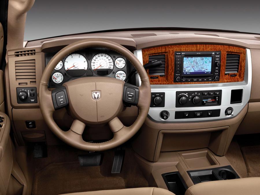  Dodge Ram 2500 Mega Cab 2006 года  (фото 27 из 35)